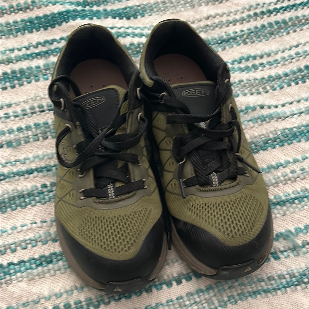KEEN women’s 9W steel toe EC